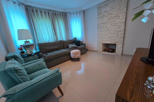 Sala de casa para alugar com 2 quartos, 300m² em Residencial San Diego, Cotia