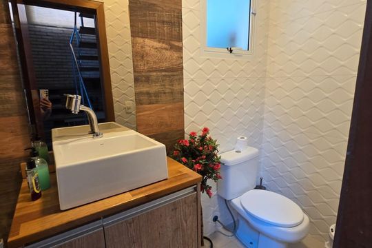 Banheiro de casa para alugar com 2 quartos, 300m² em Residencial San Diego, Cotia