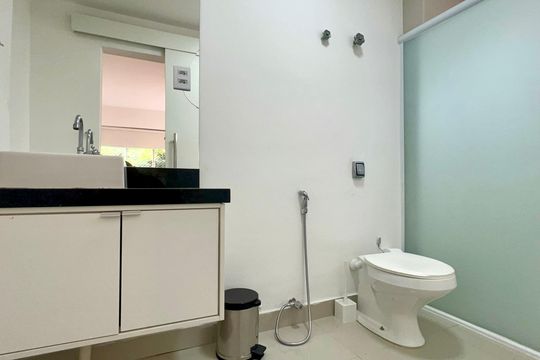 Banheiro da Suíte de apartamento à venda com 2 quartos, 100m² em Jardim Paulista, São Paulo