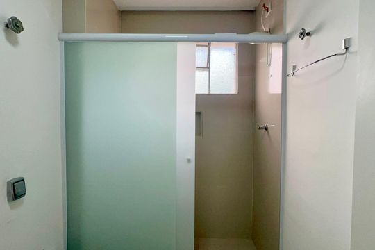 Banheiro da Suíte de apartamento à venda com 2 quartos, 100m² em Jardim Paulista, São Paulo