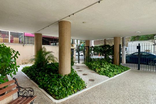 Entrada de apartamento à venda com 2 quartos, 100m² em Jardim Paulista, São Paulo