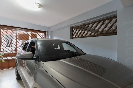 Garagem de casa à venda com 3 quartos, 150m² em Vila Francos, São Paulo