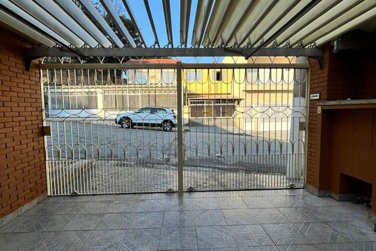 Área externa de casa à venda com 4 quartos, 200m² em Vila Cruz das Almas, São Paulo