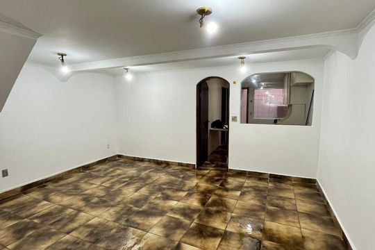Casa à venda com 4 quartos, 200m² em Vila Cruz das Almas, São Paulo