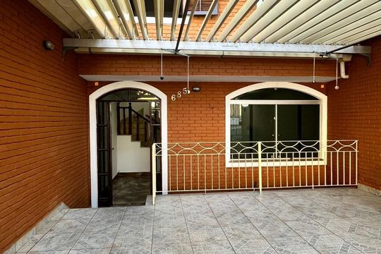 Área externa de casa à venda com 4 quartos, 200m² em Vila Cruz das Almas, São Paulo