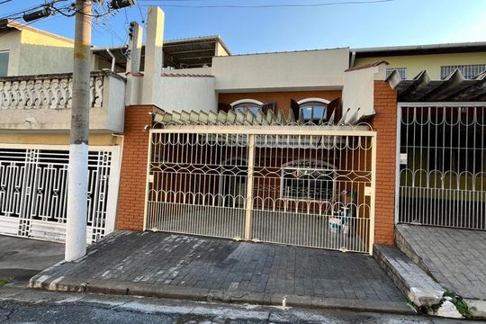 Área externa de casa à venda com 4 quartos, 200m² em Vila Cruz das Almas, São Paulo