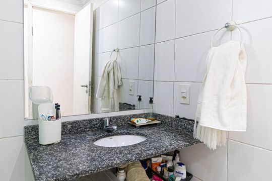 Banheiro de apartamento à venda com 3 quartos, 64m² em Vila Marieta, São Paulo
