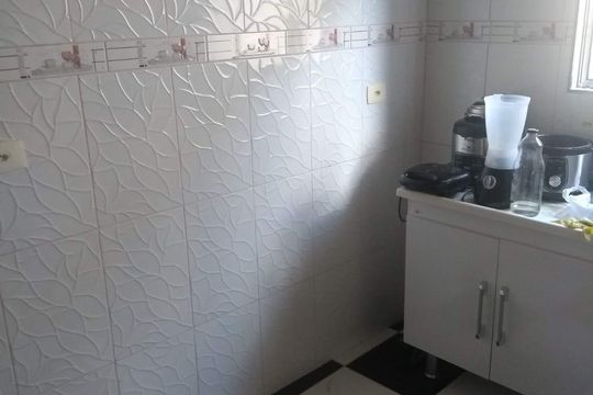 Cozinha de casa para alugar com 1 quarto, 112m² em Vila Marilena, São Paulo