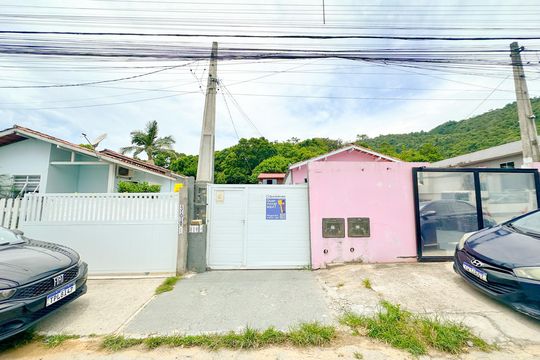 Fachada de casa para alugar com 2 quartos, 75m² em Ingleses, Florianópolis