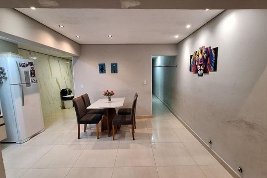 Casa à venda com 2 quartos, 180m² em Vila Luzita, Santo André