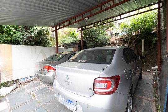 Garagem de casa à venda com 2 quartos, 160m² em Chácara São João, São Paulo