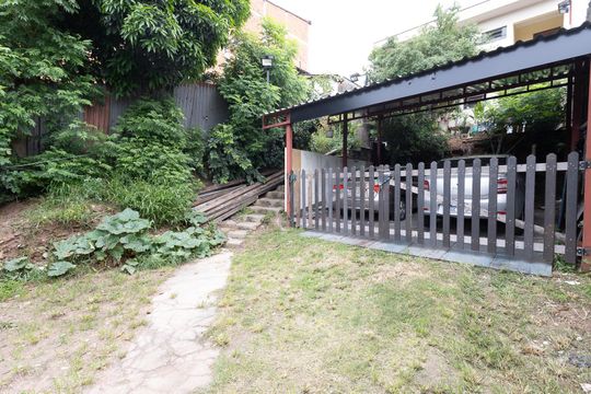 Garagem de casa à venda com 2 quartos, 160m² em Chácara São João, São Paulo