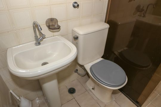 Banheiro de apartamento à venda com 2 quartos, 98m² em Lapa, São Paulo