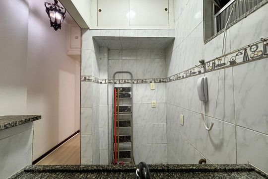 Cozinha de apartamento para alugar com 1 quarto, 33m² em Copacabana, Rio de Janeiro