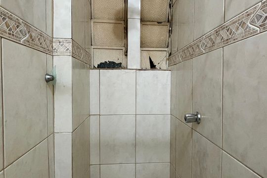 Banheiro social de apartamento para alugar com 1 quarto, 33m² em Copacabana, Rio de Janeiro