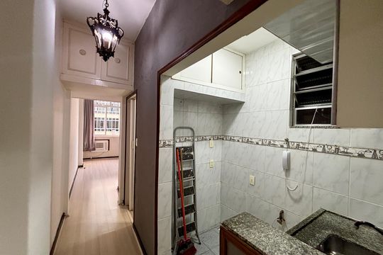 Cozinha de apartamento para alugar com 1 quarto, 33m² em Copacabana, Rio de Janeiro