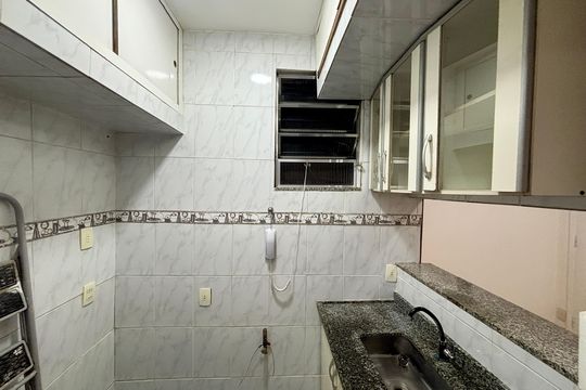 Cozinha de apartamento para alugar com 1 quarto, 33m² em Copacabana, Rio de Janeiro