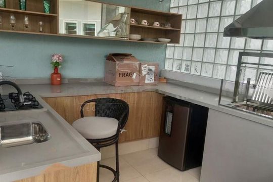 Casa à venda com 4 quartos, 300m² em Interlagos, São Paulo