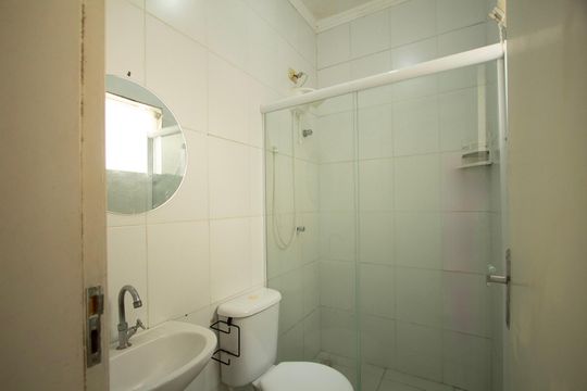 Banheiro  de kitnet/studio para alugar com 1 quarto, 32m² em Parque Ouro Fino, Sorocaba