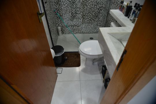 Banheiro Social de apartamento à venda com 2 quartos, 112m² em Jardim Cristiane, Santo André