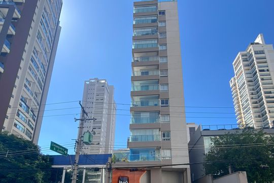 Fachada de kitnet/studio para alugar com 1 quarto, 26m² em Moema, São Paulo