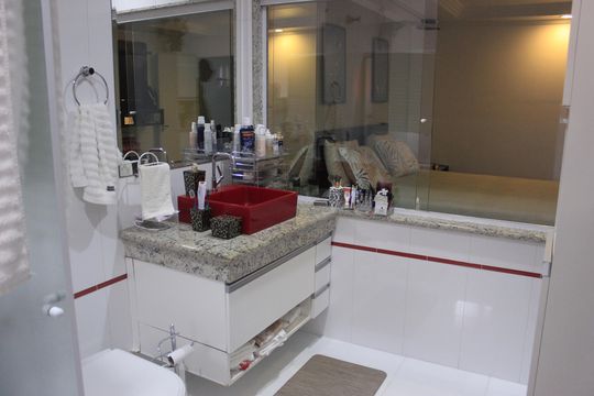 Banheiro da Suíte de casa à venda com 3 quartos, 190m² em Jardim Cocaia, Guarulhos