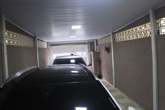 Garagem de casa à venda com 3 quartos, 190m² em Jardim Cocaia, Guarulhos