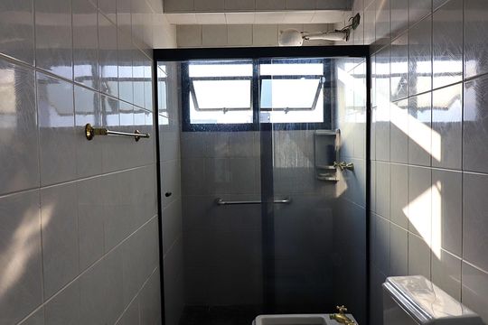 Banheiro Social de apartamento à venda com 3 quartos, 97m² em Baeta Neves, São Bernardo do Campo