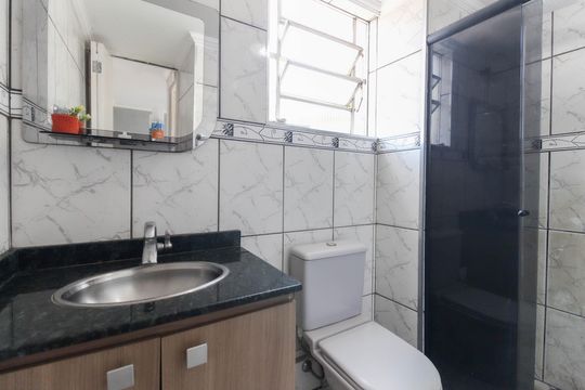 Banheiro de apartamento para alugar com 2 quartos, 42m² em Parque Santa Rita, São Paulo