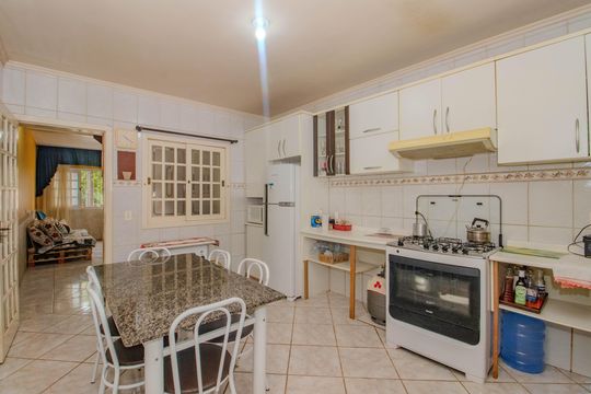 Cozinha e Área de Serviço de casa à venda com 3 quartos, 170m² em Floresta, Porto Alegre