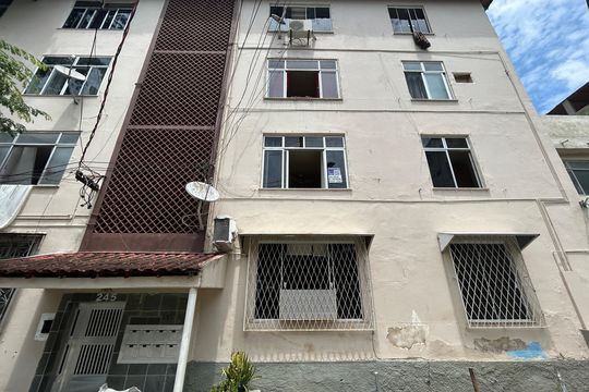 Fachada + plaquinha de apartamento à venda com 3 quartos, 72m² em Pilares, Rio de Janeiro