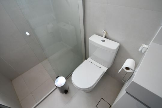 Banheiro de apartamento à venda com 1 quarto, 58m² em Vila Nova, Campinas