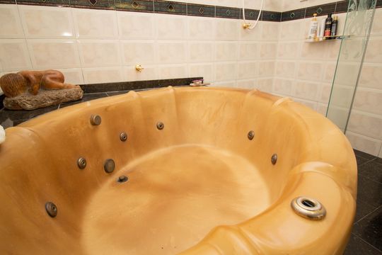 Banheiro da Suíte 1 de casa de condomínio para alugar com 3 quartos, 150m² em Jardim Libano, São Paulo