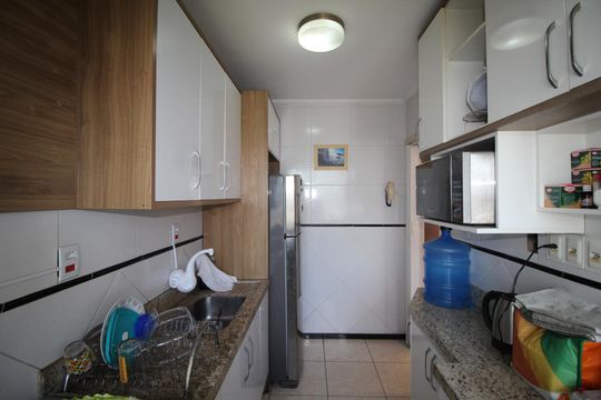 Cozinha de apartamento à venda com 2 quartos, 58m² em Rubem Berta, Porto Alegre