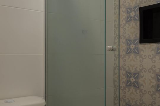 Banheiro de kitnet/studio para alugar com 1 quarto, 22m² em Baeta Neves, São Bernardo do Campo