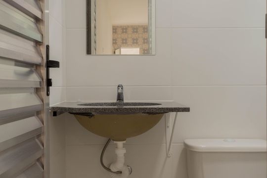 Banheiro de kitnet/studio para alugar com 1 quarto, 22m² em Baeta Neves, São Bernardo do Campo