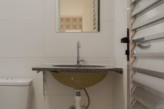 Banheiro de kitnet/studio para alugar com 1 quarto, 22m² em Baeta Neves, São Bernardo do Campo