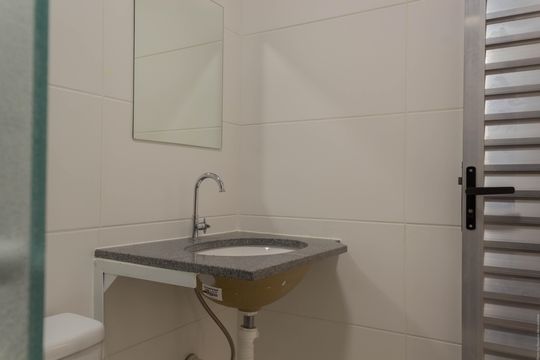 Banheiro de kitnet/studio para alugar com 1 quarto, 22m² em Baeta Neves, São Bernardo do Campo