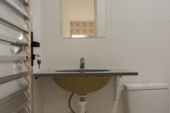 Banheiro de kitnet/studio para alugar com 1 quarto, 22m² em Baeta Neves, São Bernardo do Campo