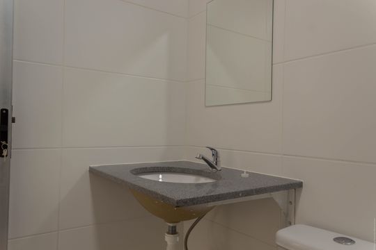 Banheiro de kitnet/studio para alugar com 1 quarto, 22m² em Baeta Neves, São Bernardo do Campo