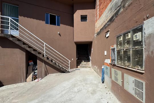 Entrada de kitnet/studio para alugar com 1 quarto, 22m² em Baeta Neves, São Bernardo do Campo