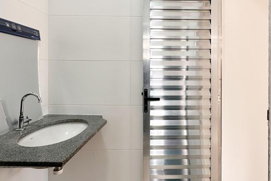 Banheiro Social de kitnet/studio para alugar com 1 quarto, 22m² em Baeta Neves, São Bernardo do Campo