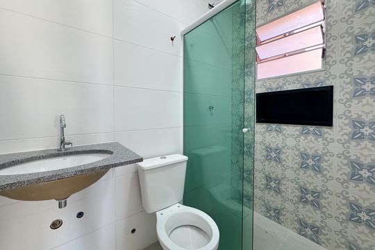 Banheiro Social de kitnet/studio para alugar com 1 quarto, 22m² em Baeta Neves, São Bernardo do Campo