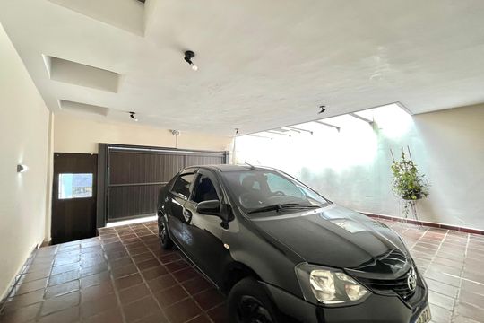 Garagem de casa para alugar com 5 quartos, 410m² em Parque Jabaquara, São Paulo