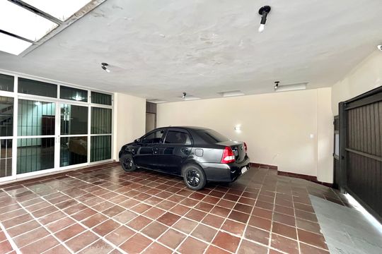 Garagem de casa para alugar com 5 quartos, 410m² em Parque Jabaquara, São Paulo