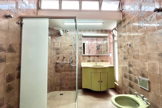 Banheiro da Suíte 4 de casa para alugar com 5 quartos, 410m² em Parque Jabaquara, São Paulo