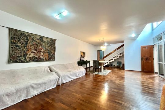 Casa para alugar com 5 quartos, 410m² em Parque Jabaquara, São Paulo