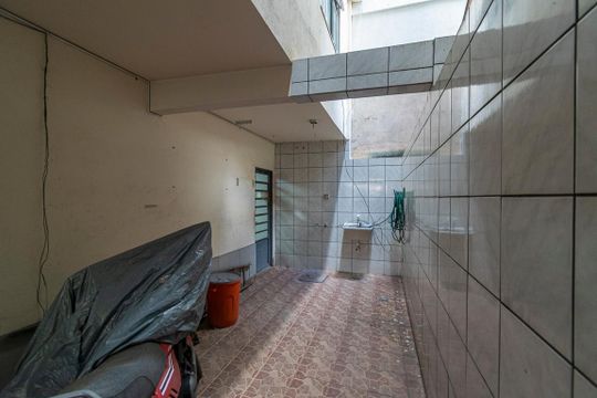 Garagem de casa para alugar com 5 quartos, 190m² em Irajá, Rio de Janeiro