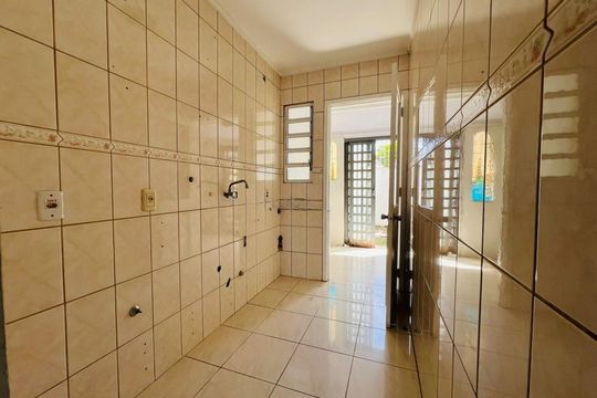 Cozinha de casa de condomínio à venda com 2 quartos, 79m² em Rio Branco, Canoas