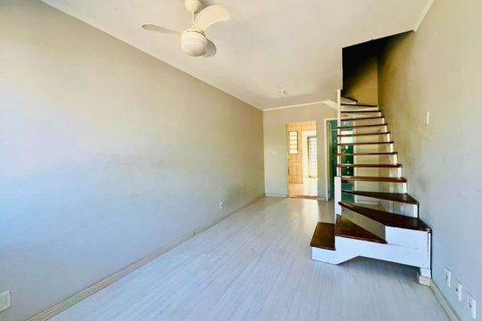 Casa de Condomínio à venda com 2 quartos, 79m² em Rio Branco, Canoas